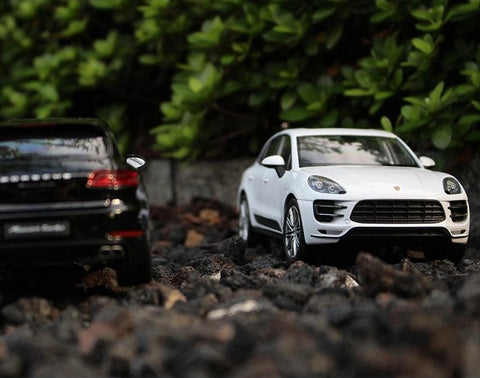 Image of 1:24 Porsche Macan White Car Alloy Car Model Simulation Car Decoration Collection Gift Toy Die Casting Model